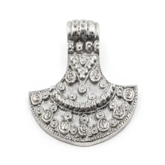 The Bead Chest Silver Patterned Shield Pendant (50x50mm) {4}