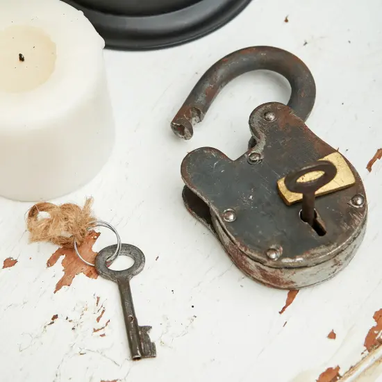 Decorative Halloween Padlock with Keys Accent Home Decor {3}