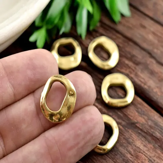 *20* 16x15mm Antique Gold Hammered Links {3}