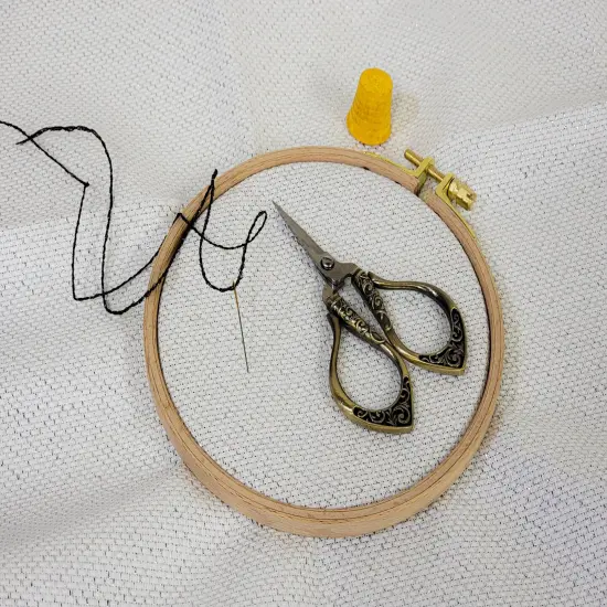 Scissors for Embroidery and Detail Work F07M4-2-SC4 {4}