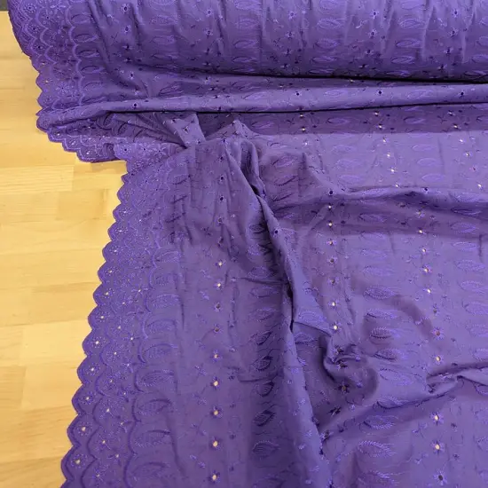 1 Yard Cotton Eyelet Fabric 44/45&Prime; Wide PolyCotton Blend with Embroidered Floral Design Green {3}