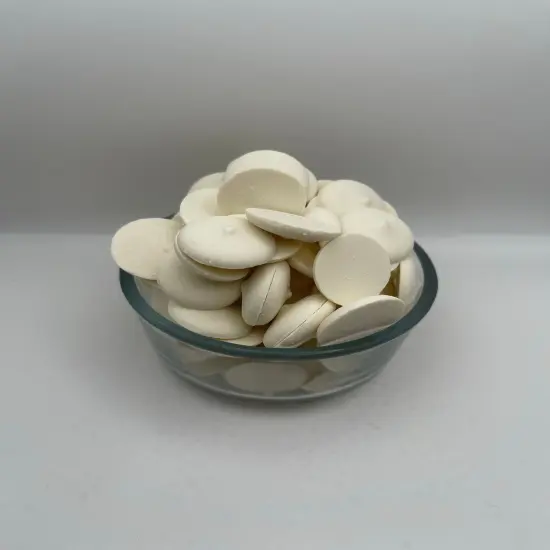 2.5lb Guittard Vanilla Apeels Candy Melts for Coating Dipping Drizzling Baking and Decorating Treats {2}