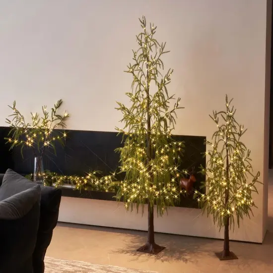 Lighted Norfolk Pine Garland {4}