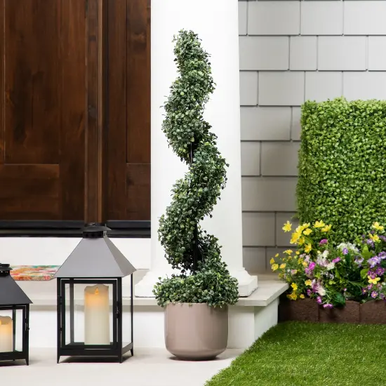 Northlight Two-Toned Boxwood Spiral Artificial Topiary Tree in Round Pot - 3' Green {1}