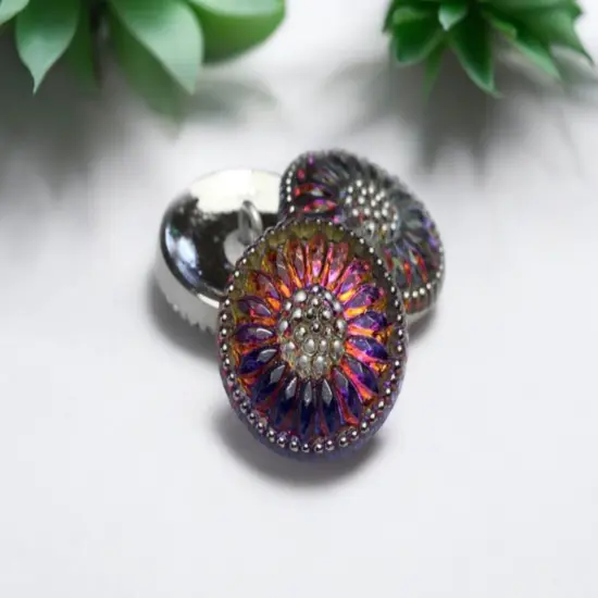 18mm Daisy Button Volcano with Silver Accents - Czech Glass Buttons {1}
