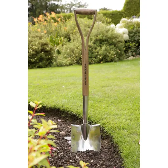 Spear & Jackson Traditional Stainless Steel Planting Spade, Heavy Duty Garden Tool, Durable Blade and Comfortable Wooden Handle for Digging Planting and Soil Preparation {5}