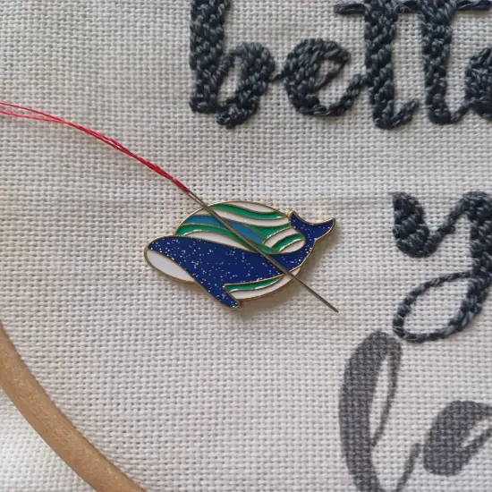 Whale Magnetic Needle Minder F07M10-4 Whale {1}