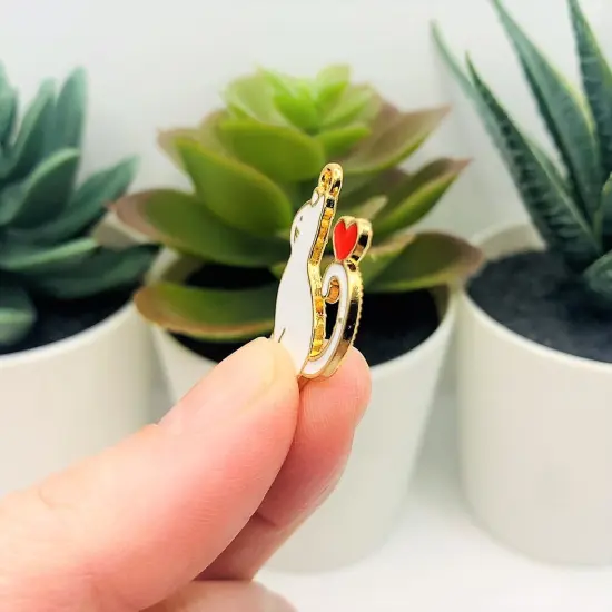 White Enamel Cat with Heart Charms, 25x20mm {4}