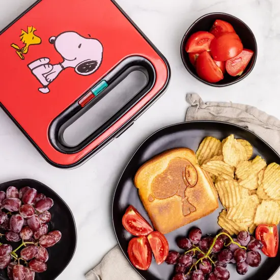 Uncanny Brands Peanuts Snoopy Sandwich Maker {1}
