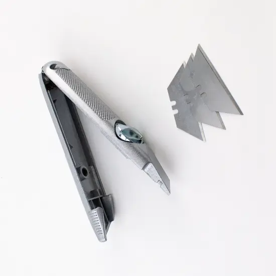 K119 Non-Retractable Utility Knife {6}