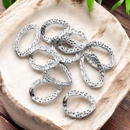 *20* 28x19mm Antique Silver Hammered Oval Wavy Links {4}