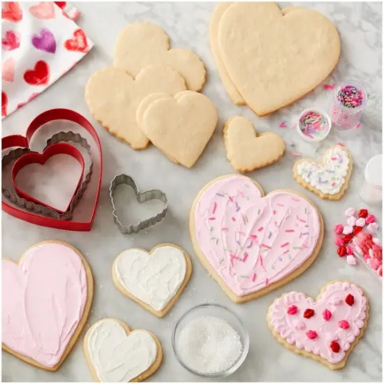 Wilton Nesting Heart-Shaped Cookie Cutters 4-Piece Set Ruffled {6}