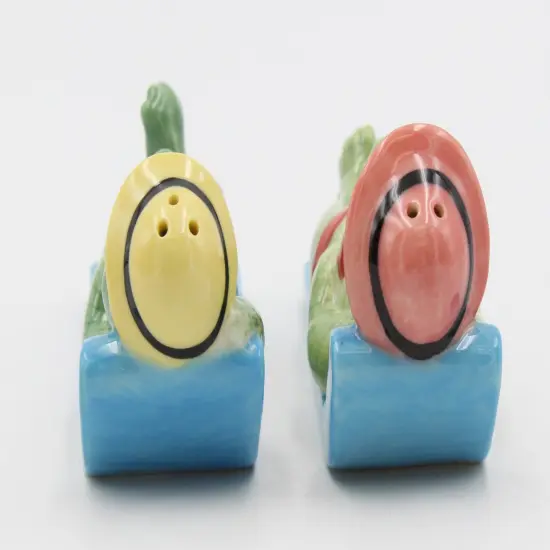 Ceramic Alligator Couple Bathing in the Sun Salt and Pepper Shakers, Home D&eacute;cor, Gift for Her, Gift for Mom, Kitchen D&eacute;cor {4}