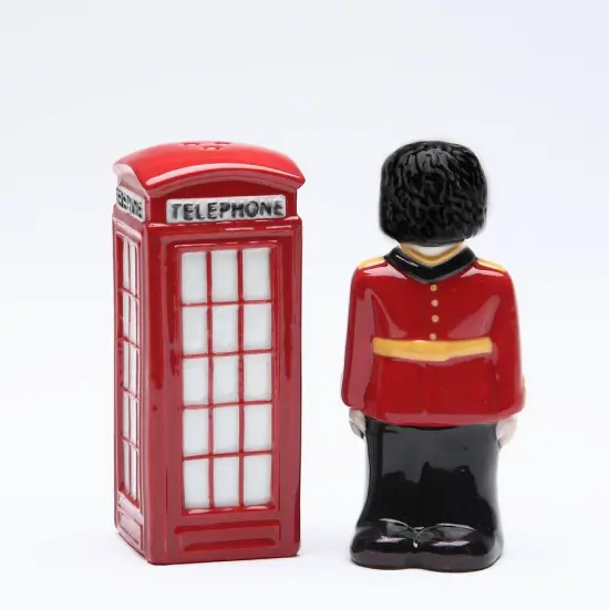 London, England: The Queen's Guard And Red Telephone Booth Salt & Pepper Shakers, Home D&eacute;cor, Gift for Her, Gift for Mom, Kitchen D&eacute;cor {3}