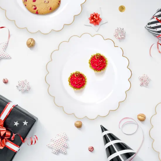 White Plastic Plates with Gold Scalloped Edge (9 Inches, 50 Pack) {3}