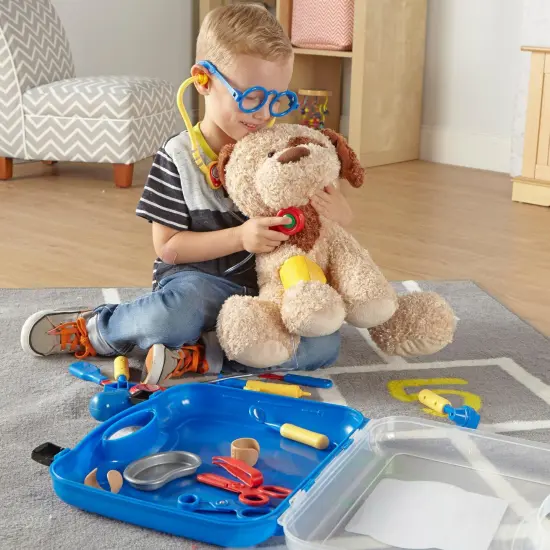 Pretend & Play&reg; Doctor Set, 19 pcs {4}