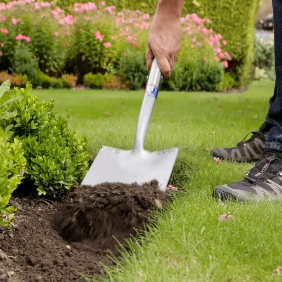 Spear & Jackson Neverbend Professional Digging Spade &ndash; Heavy-Duty Forged Carbon Steel Garden Spade for Tough Soil and Precision Digging {5}