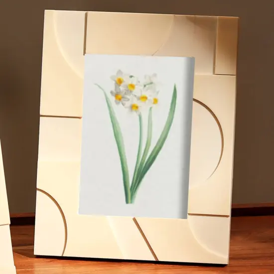 Ivory Resin 3D Cut Inlay Picture Frame &ndash;4" x 6" Photo Size {1}