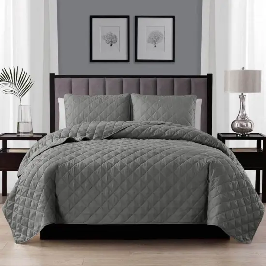 3-Piece Polyester Microfiber Reversible Diamond Quilt Set {1}