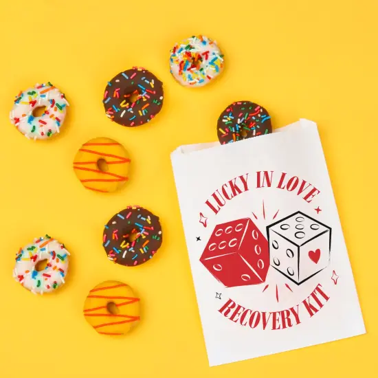 Big Dot of Happiness Lucky in Love Paper Treat Bags, Las Vegas Bachelorette Party Candy Bags, Greaseproof White Paper Sandwich Cookie Bags - 25 Count {3}