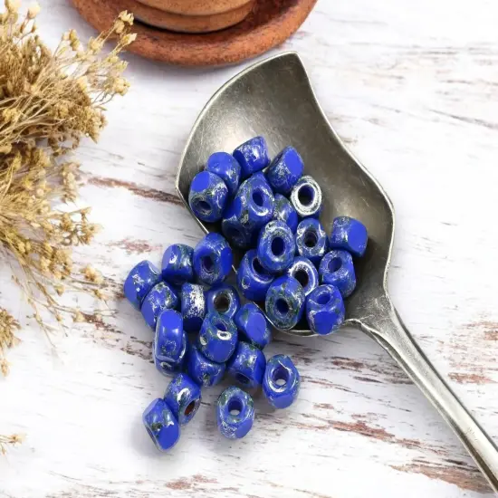 20g 3 Cut Opaque Blue Rembrandt 2/0 Matubo Beads {2}