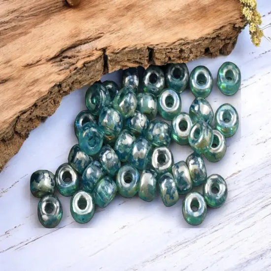 20g Aqua Rembrandt 2/0 Matubo Beads {2}