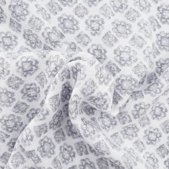 1 Yard Off White/Gray Rayon Crinkle Woven Fabric 50/52 Inch Wide 100 Percent Rayon {1}