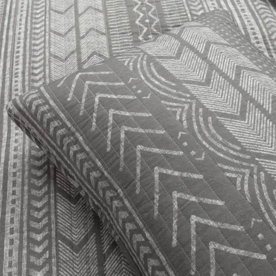Scandinavian Dark Grey Chevron Reversible Cotton Quilt Set {3}