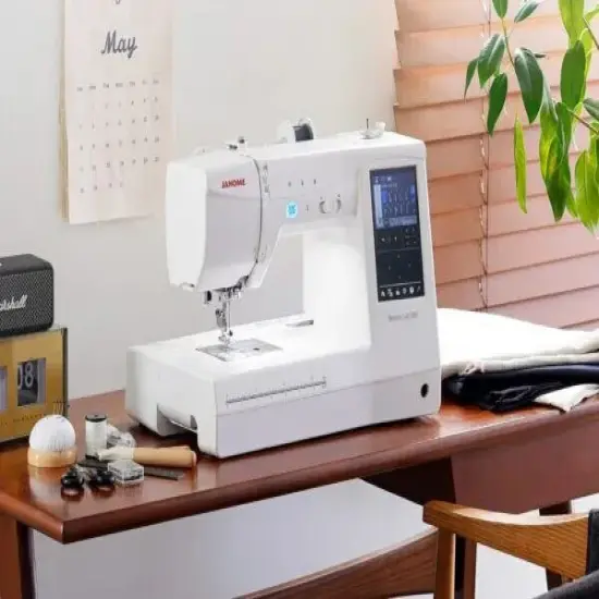 Janome Memory Craft 1000 Sewing and Embroidery Machine {3}
