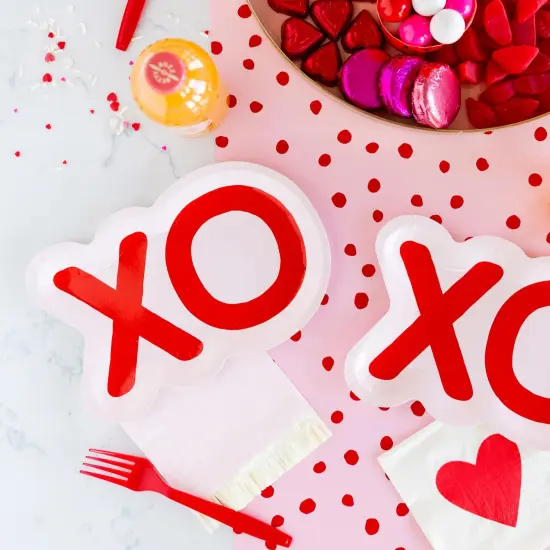 XO VALENTINE'S DAY PLATES {4}