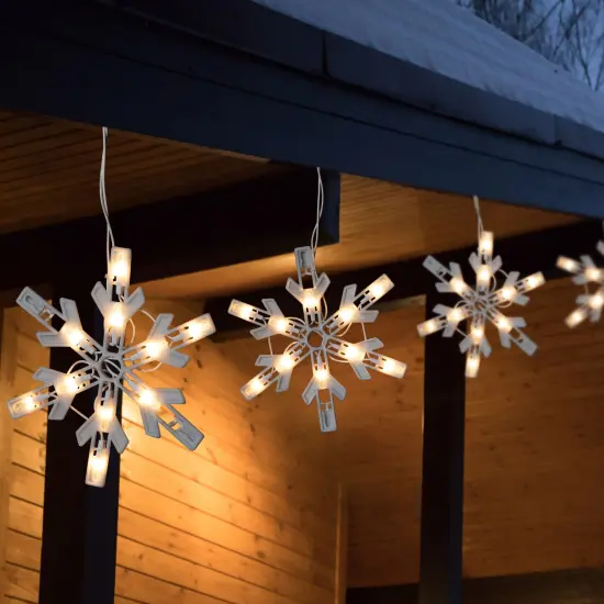 Northlight Twinkling Icicle Snowflake Christmas Lights - Clear - 8.6' White Wire - 100ct {1}