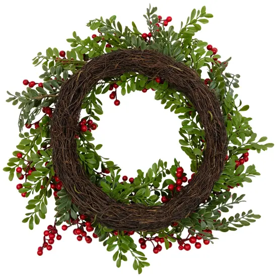 Northlight Berry and Boxwood Artificial Christmas Wreath - 18" - Unlit Green {7}