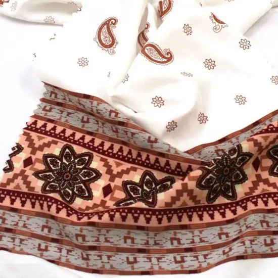 1 Yard Poplin Print Off White And Khaki Rayon Elegant Apparel Fabric 54/55 Inches Width {1}