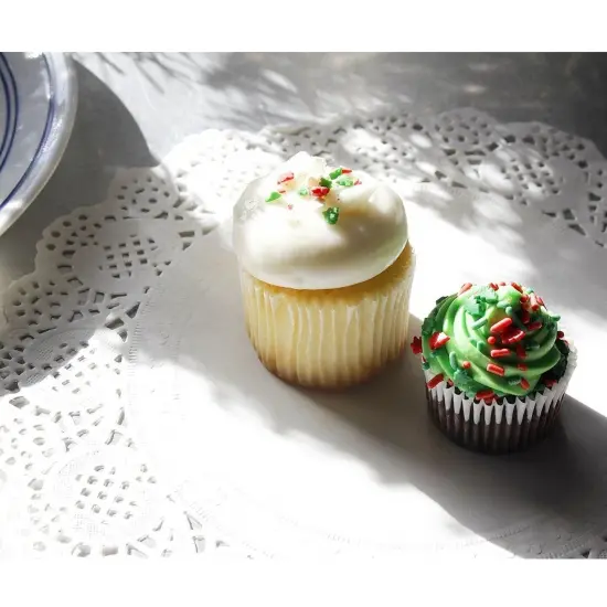 Lace Doilies Paper 250 Pack Set- Decorative Round Placemats Bulk, Table Runner, Cake Box Liners for Cakes, Desserts, Baked Treat Display, Ideal for Weddings, Tableware Decoration - White, 10.5 Inches {7}