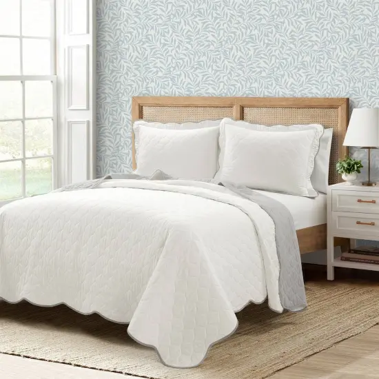 Cotton Reversible Scallop Edge Quilt Set with Shams {1}