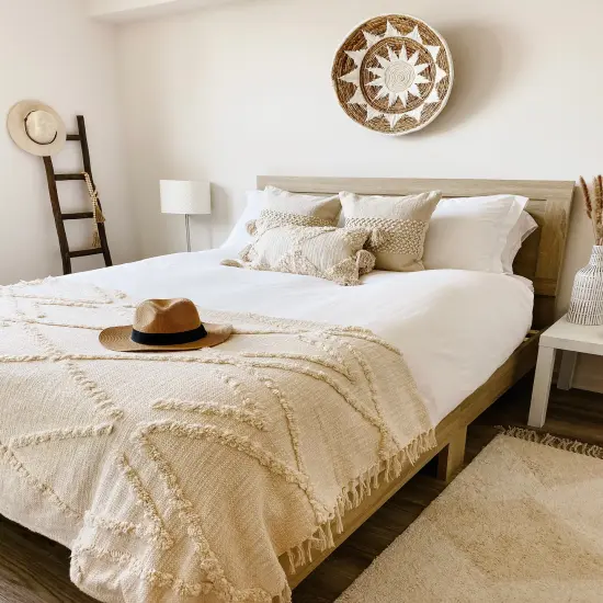 Handcrafted Bohemian Beige Tufted Throw Blanket with Tassels &ndash; Cozy & Chic {4}