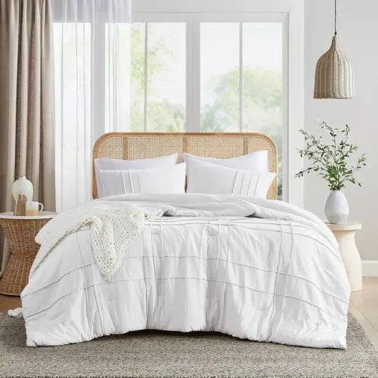 Polyester Pinch Pleat Comforter Set with Matching Shams {2}