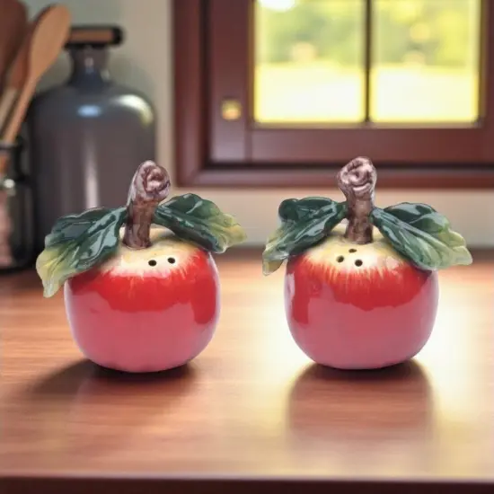 Ceramic Apple Salt and Pepper Shakers, Home D&eacute;cor, Gift for Her or Mom, Kitchen D&eacute;cor, Farmhouse Decor {1}
