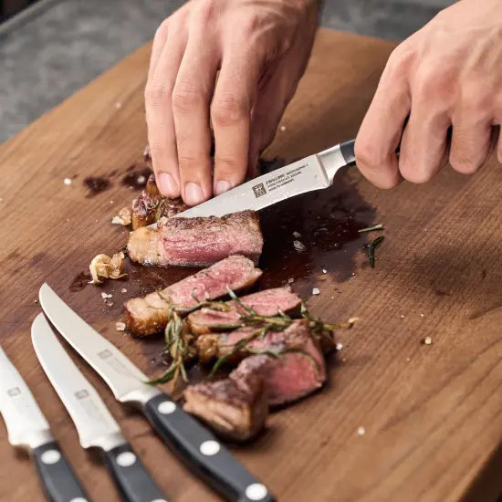ZWILLING Professional "S" 4-pc Steak Knife Set {4}