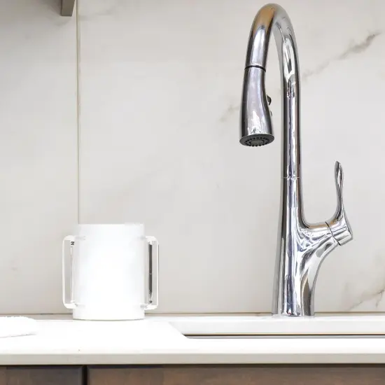 Lucite Wash Cup White with Clear Handle {3}