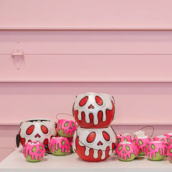 LARGE RED APPLE BUCKET WITH WHITE POISON {3}