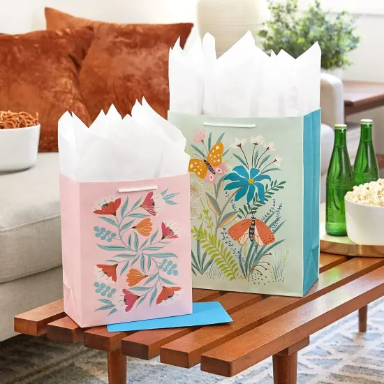 Spring Gift Bags in Assorted Sizes (8 Bags: 4 Medium 9", 4 Large 13") Florals {2}