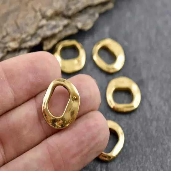 *20* 16x15mm Antique Gold Hammered Links {6}