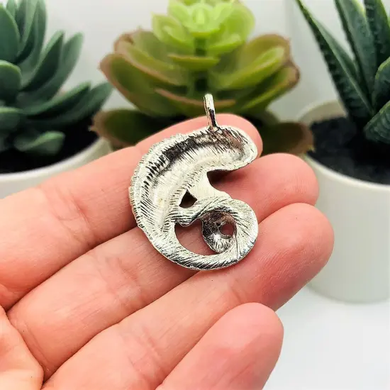 Large Chameleon Pendant Charms, 27x35mm {3}