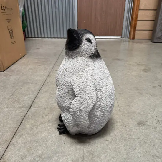 Baby Penguin Statue {5}