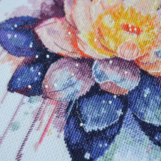 Cross-stitch kit - Shining lotus {5}