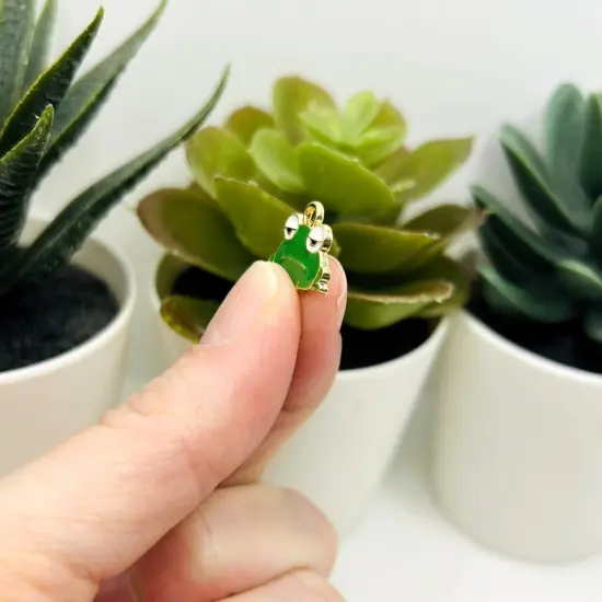 1, 4, 20 or 50 Pieces: Green Grumpy Frog Charms {5}