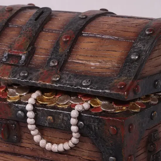 Small Pirate Treasure Chest Statue {6}
