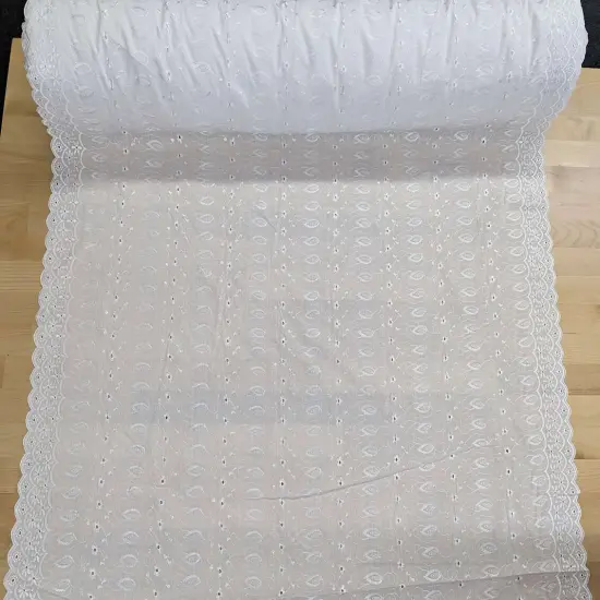 1 Yard Cotton Eyelet Fabric 44/45&Prime; Wide PolyCotton Blend with Embroidered Floral Design Green {4}