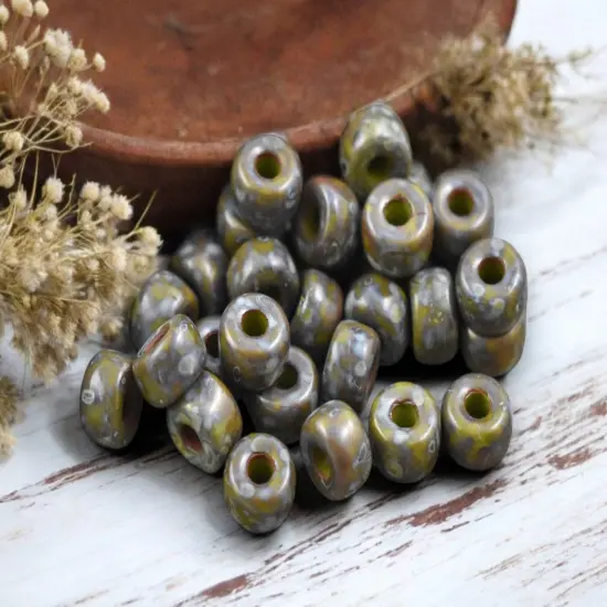 20g Opaque Wasabi Travertine 2/0 Matubo Beads {1}
